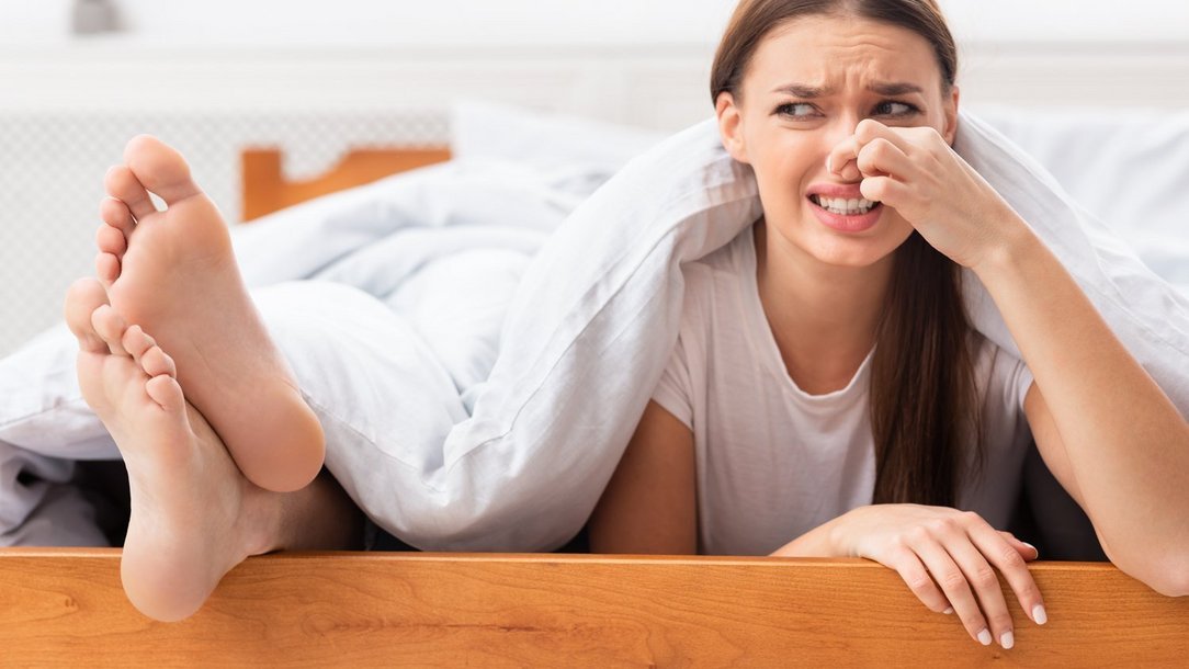 Schweißfüße: die besten Tipps und Hausmittel gegen Fußgeruch Schweißfüße: die besten Tipps und Hausmittel gegen Fußgeruch