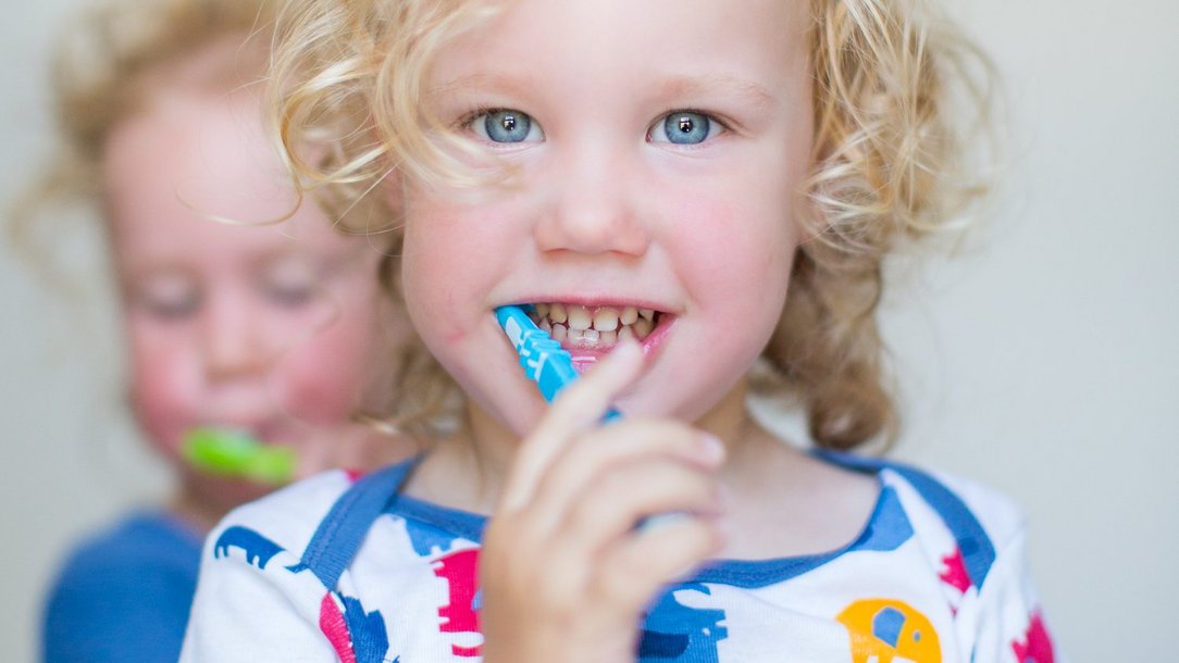 Kreidezähne bei Kindern – die neue Volkskrankheit? Kreidezähne bei Kindern – die neue Volkskrankheit?