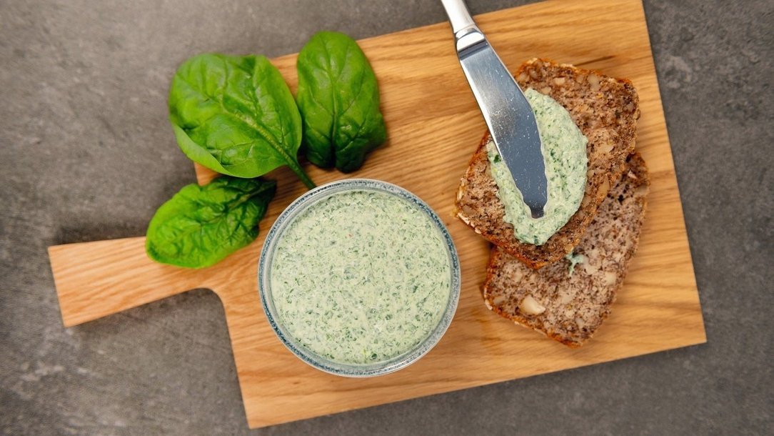 Saftiges Vollkornbrot mit Spinat-Dip Saftiges Vollkornbrot mit Spinat-Dip