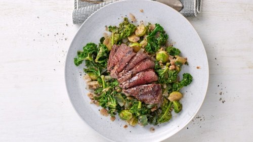 Pfeffersteak auf Grüngemüse